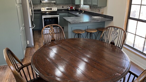 Coffee/tea maker, fridge, microwave, oven - Updated home with water access and boat lift. (Fairhope)