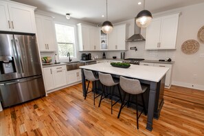 Fridge, microwave, oven, stovetop - 2 Kings, 2 Queens, 3.5 baths, Bonus Room - 2 mins from PNC Arena & Carter-Finley (Raleigh)