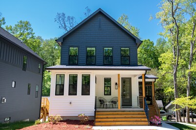 2 Kings, 2 Queens, 3.5 baths, Bonus Room - 2 mins from PNC Arena & Carter-Finley