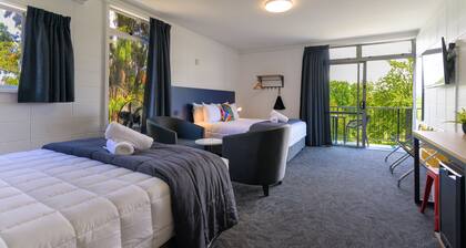 Urban Lounge Sleepery, SureStay Collection by BW