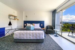 Espacio para trabajar con laptop, cunas gratuitas y wifi gratis