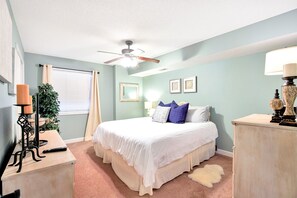 3 bedrooms, iron/ironing board, free WiFi, bed sheets - New! Deep Cove with Kayaks-Paddle Board-Fire Pit (Rocky Mount)