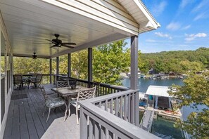 Outdoor dining - New! Deep Cove with Kayaks-Paddle Board-Fire Pit (Rocky Mount)