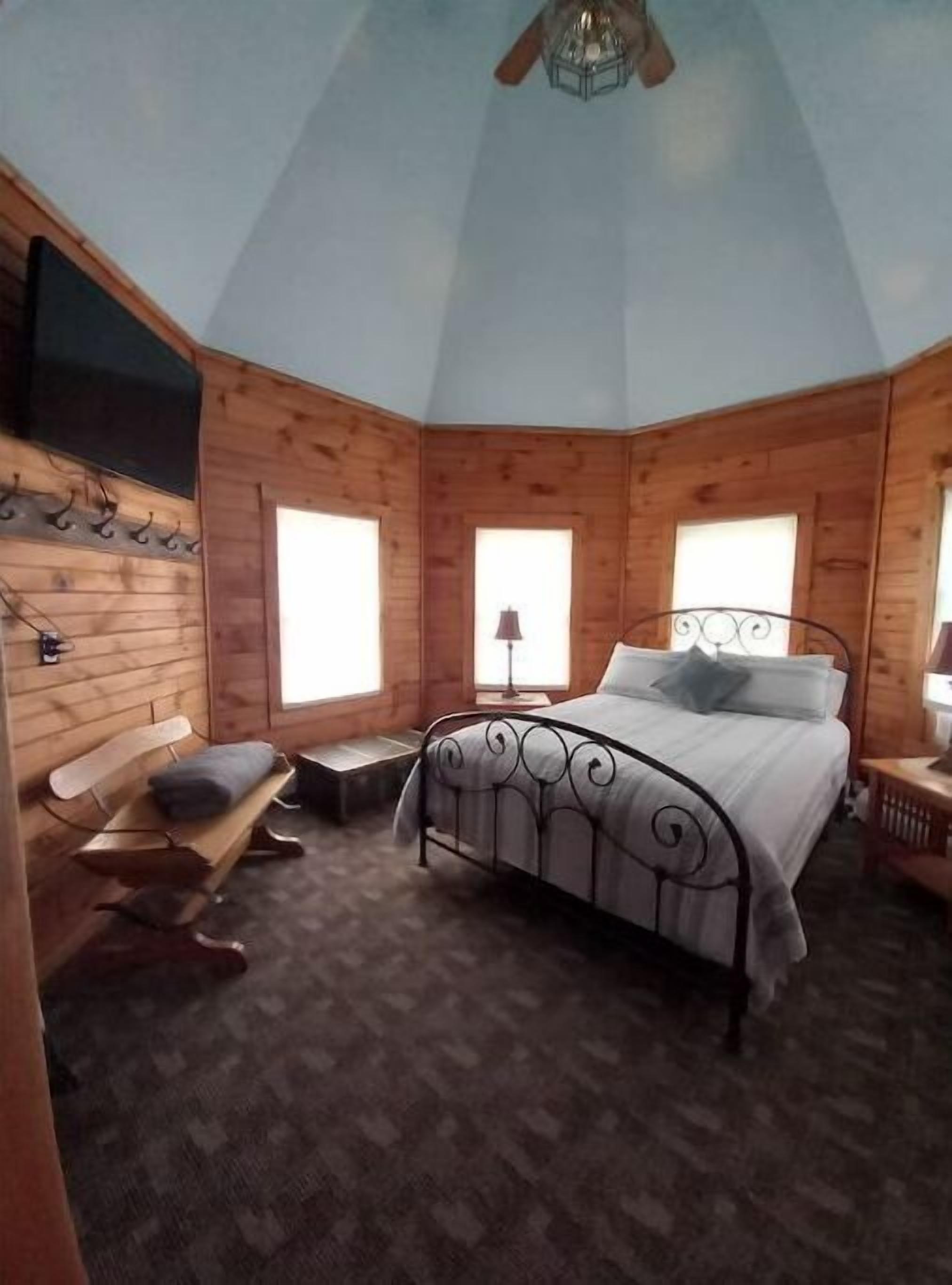 Barry Street Historical Home - The Entire Home