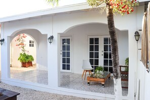 Terrace/patio - Embrace Aruba. (Santa Cruz)