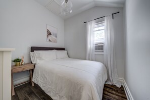 3 bedrooms, in-room safe, free WiFi, bed sheets