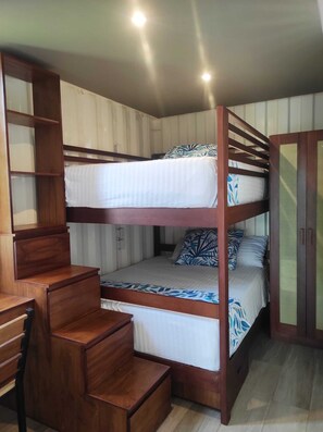 Family Room | 1 bedroom, desk, laptop workspace, free WiFi - Containers Bacalar (Bacalar)