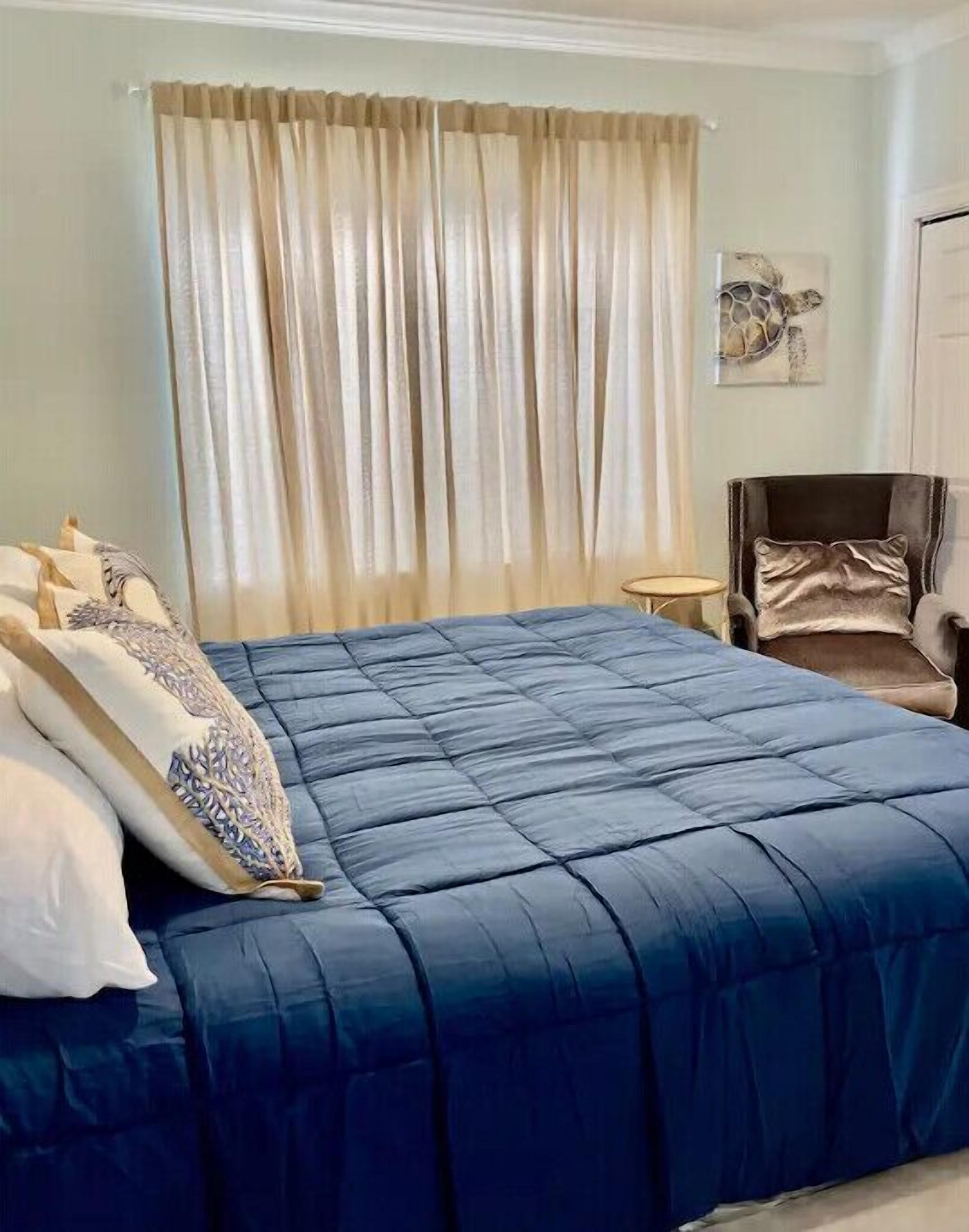 *Beach side! *Excellent Location! *2BR/2BTH* <br>☀️🐬🌊🏖️👙🩳