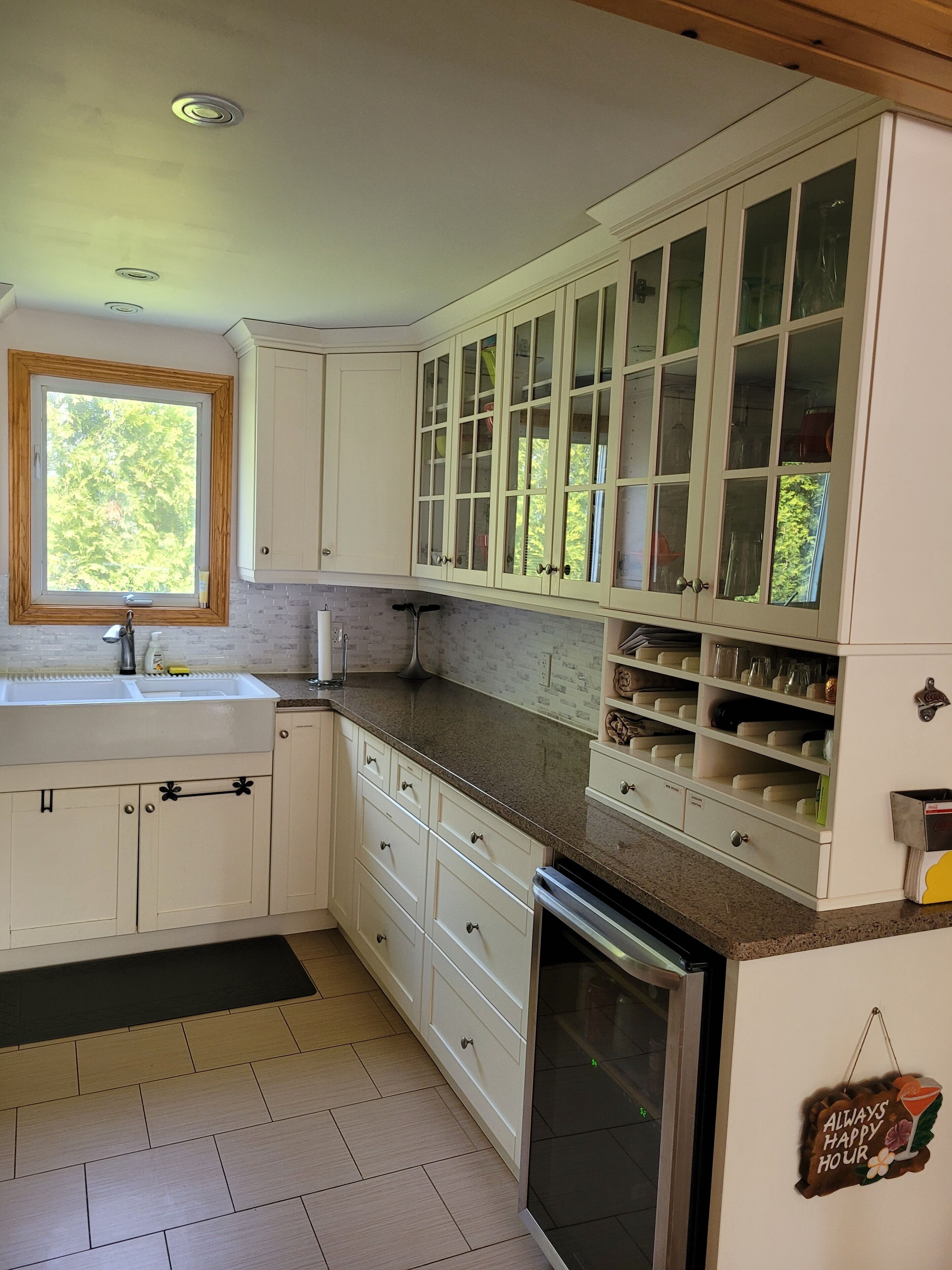 There's no place like the cottage! Beautiful cozy cottage, minutes from beach