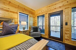 2 bedrooms, free WiFi - Fox Tales, A Special, Beautiful, and Convenient Cabin with Tons of Games! (Broken Bow)