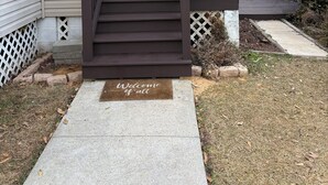 A residential house with a front porch, a mailbox, and a welcome mat. - Plum Peachey - Bay St Louis (Bay St. Louis)