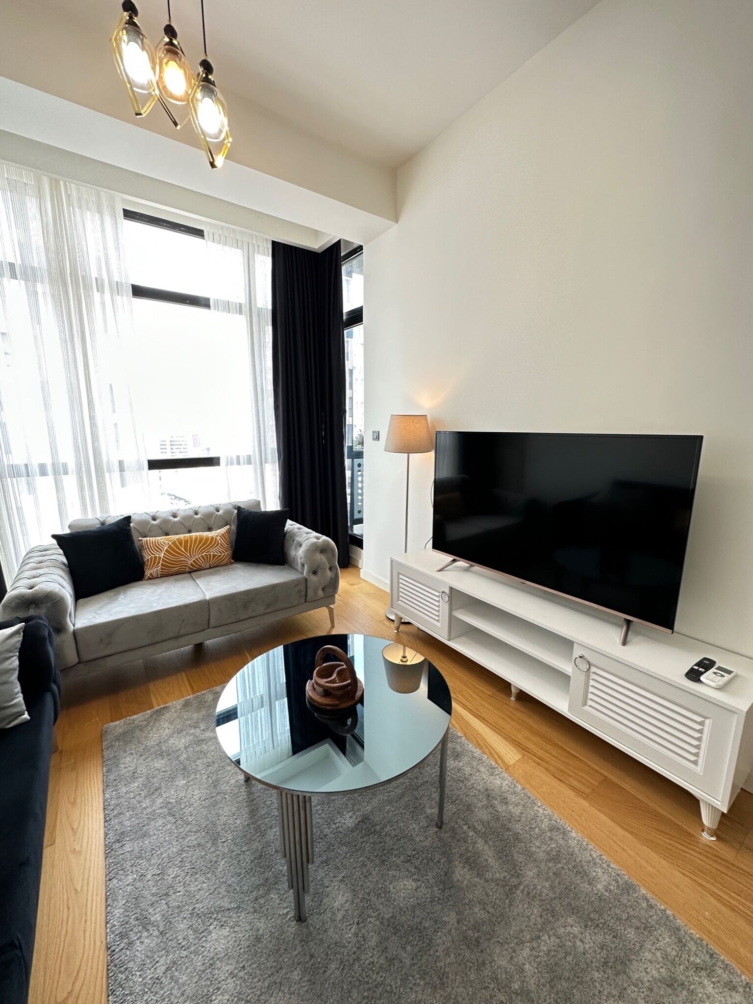 Stylish 1 BR Apartment with free Wi-Fi, TV & Washer