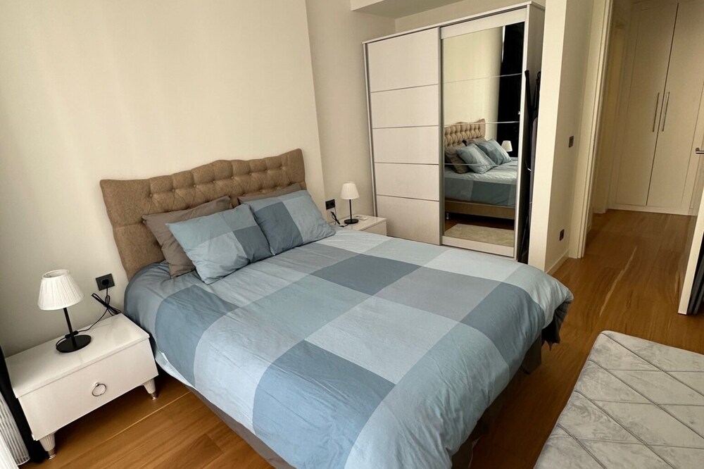 Stylish 1 BR Apartment with free Wi-Fi, TV & Washer