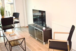 Appartement, 1 grand lit | Aire de séjour