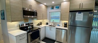 Relaxing FUN Home- short walk to Rainbow River