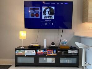 Game room - Relaxing FUN Home- short walk to Rainbow River (Dunnellon)