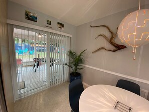 Dining - Relaxing FUN Home- short walk to Rainbow River (Dunnellon)