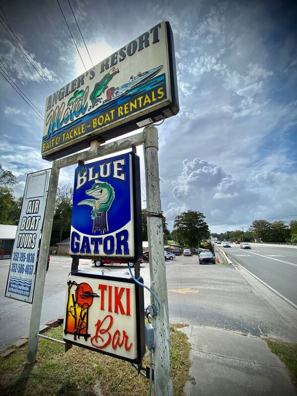 A sign for Blue Gator Bar and Gator's Motel with boat rental services. - Relaxing FUN Home- short walk to Rainbow River (Dunnellon)