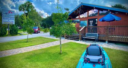 Relaxing FUN Home- short walk to Rainbow River