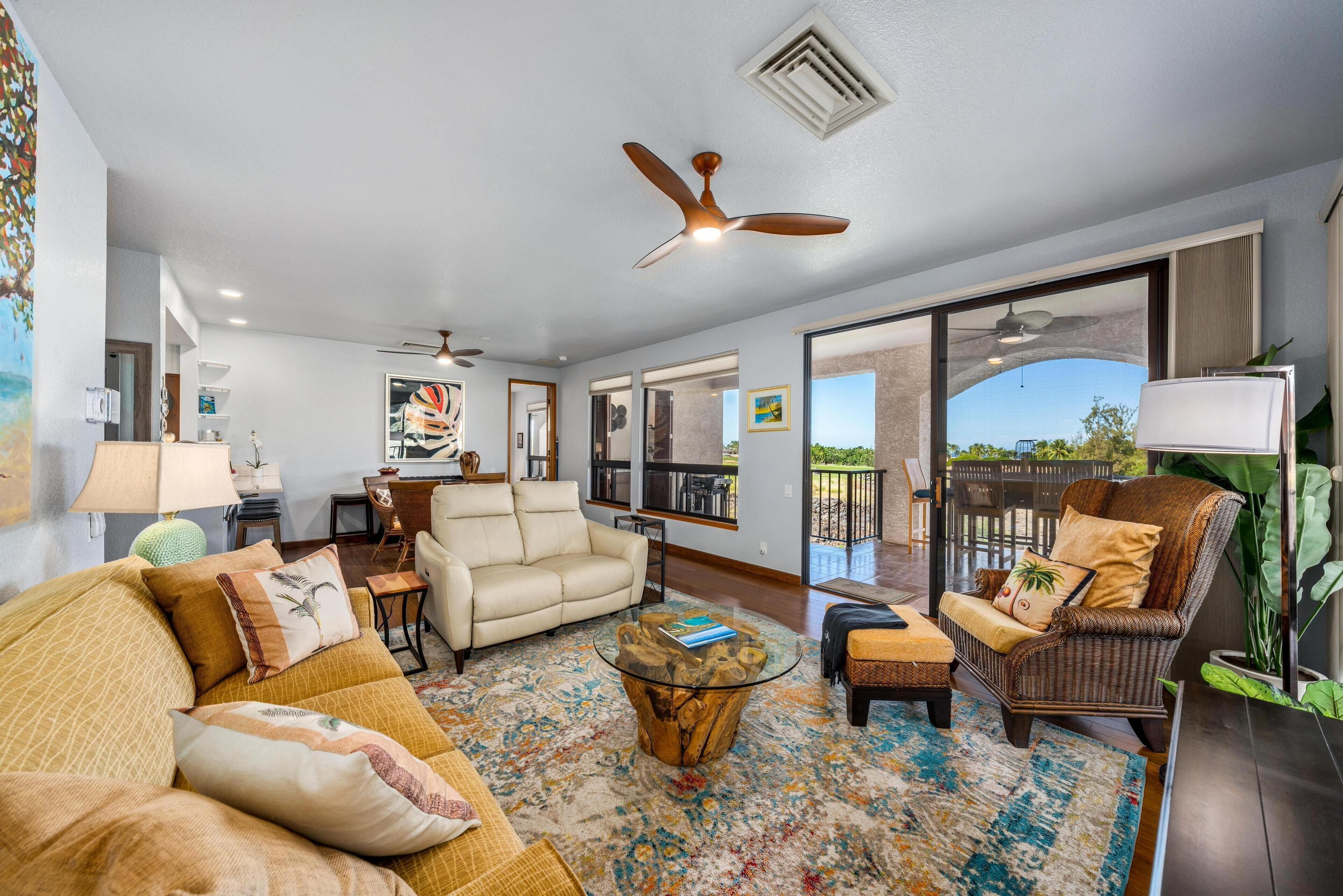 Luxury Villa! Views! 1/2 mile to the beach! Huge lanai, Queen-King Shops