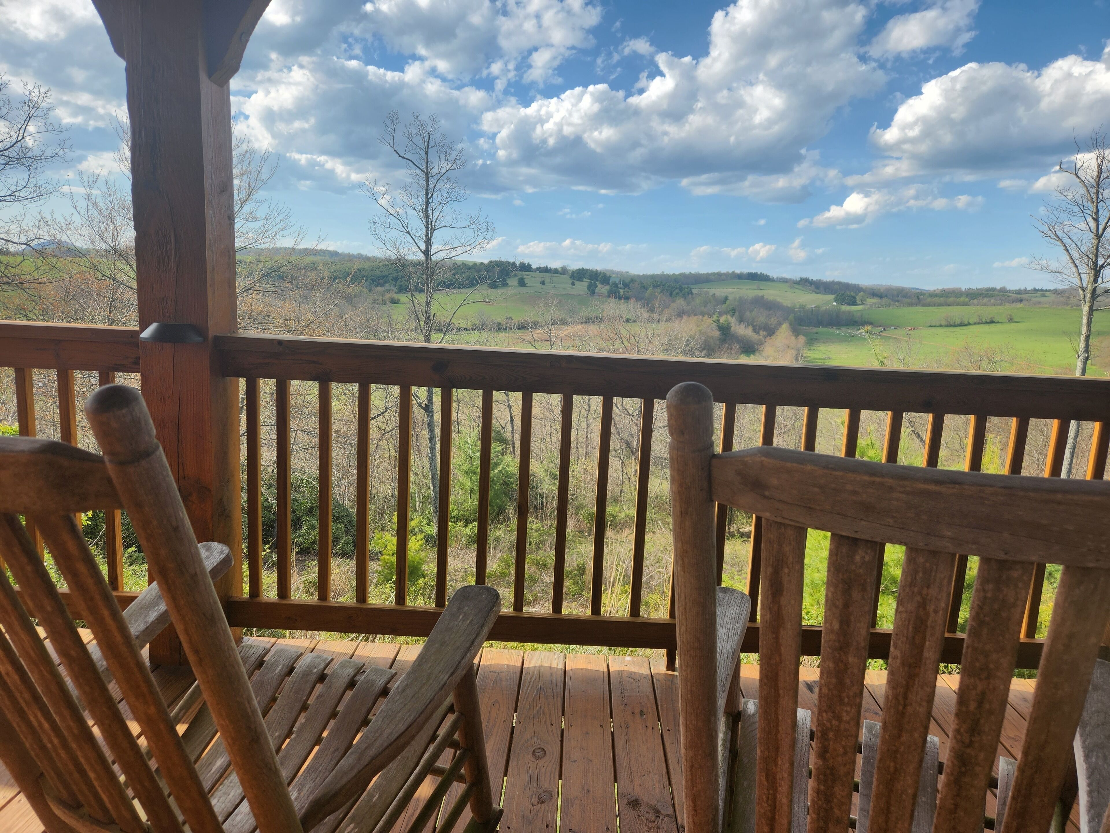 Gorgeous Family-owned Cabin, Great views, Peaceful and Cozy All Year Round.