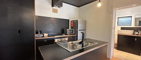 Refrigerador, microondas, horno y parrilla de estufa