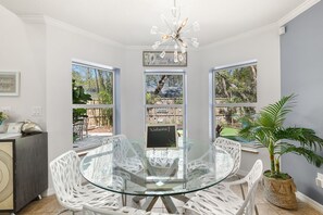Dining - 2 LUX homes-1 PERFECT location -14BD/10BA-Heated Pool-WALK to beach-10 min to DT (St. Augustine)