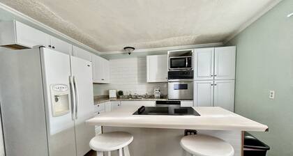 The Coziest Home! Great Location only ONE Block Mercy!
