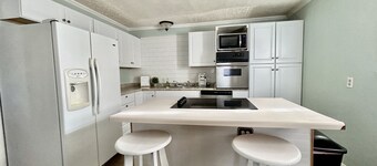 The Coziest Home! Great Location only ONE Block Mercy!