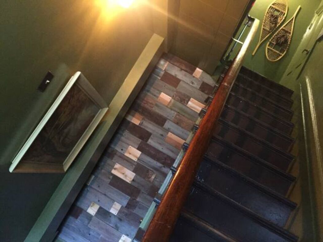 Rustic, cabin-inspired apartment for a cozy getaway; short walk to the waterfall