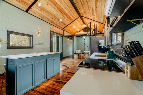 1870 Luxury Art Deco Train Depot at the Lake