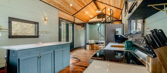 1870 Luxury Art Deco Train Depot at the Lake