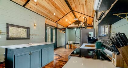 1870 Luxury Art Deco Train Depot at the Lake