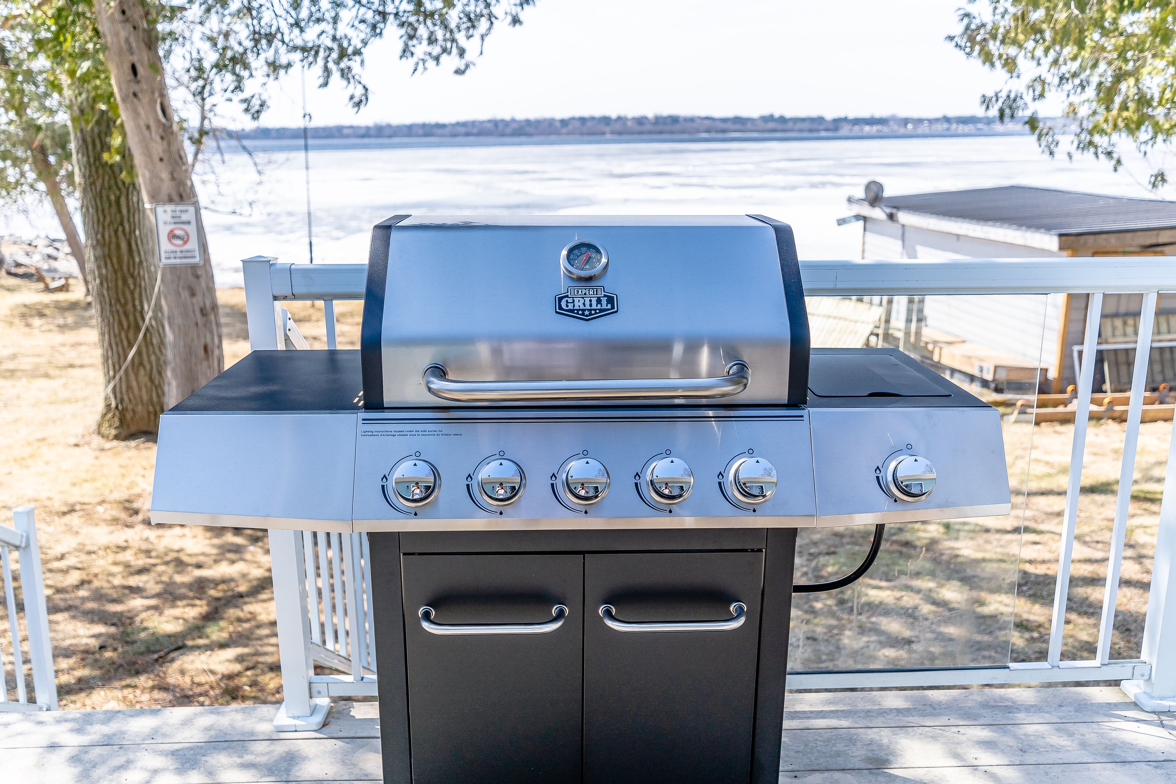 المنطقة المحيطة بالمنشأة