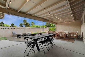 屋外ダイニングエリア