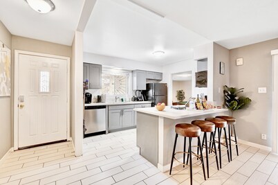 6x2 - Luxury House - 5mins to the Strip w/ Pool and Spa plus Billiard Table