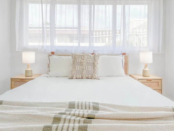 6 bedrooms, travel cot, free WiFi, bed sheets