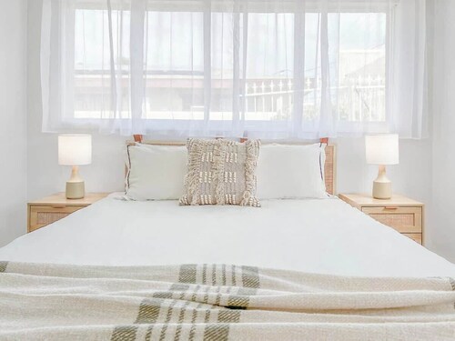 Luxury 6BR 2BA 5mins to the Strip with Pool, Spa and Billiard