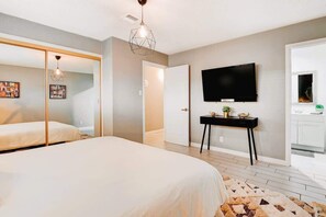 6 室のベッドルーム、旅行用ベビーベッド、WiFi (無料)、ベッドシーツ