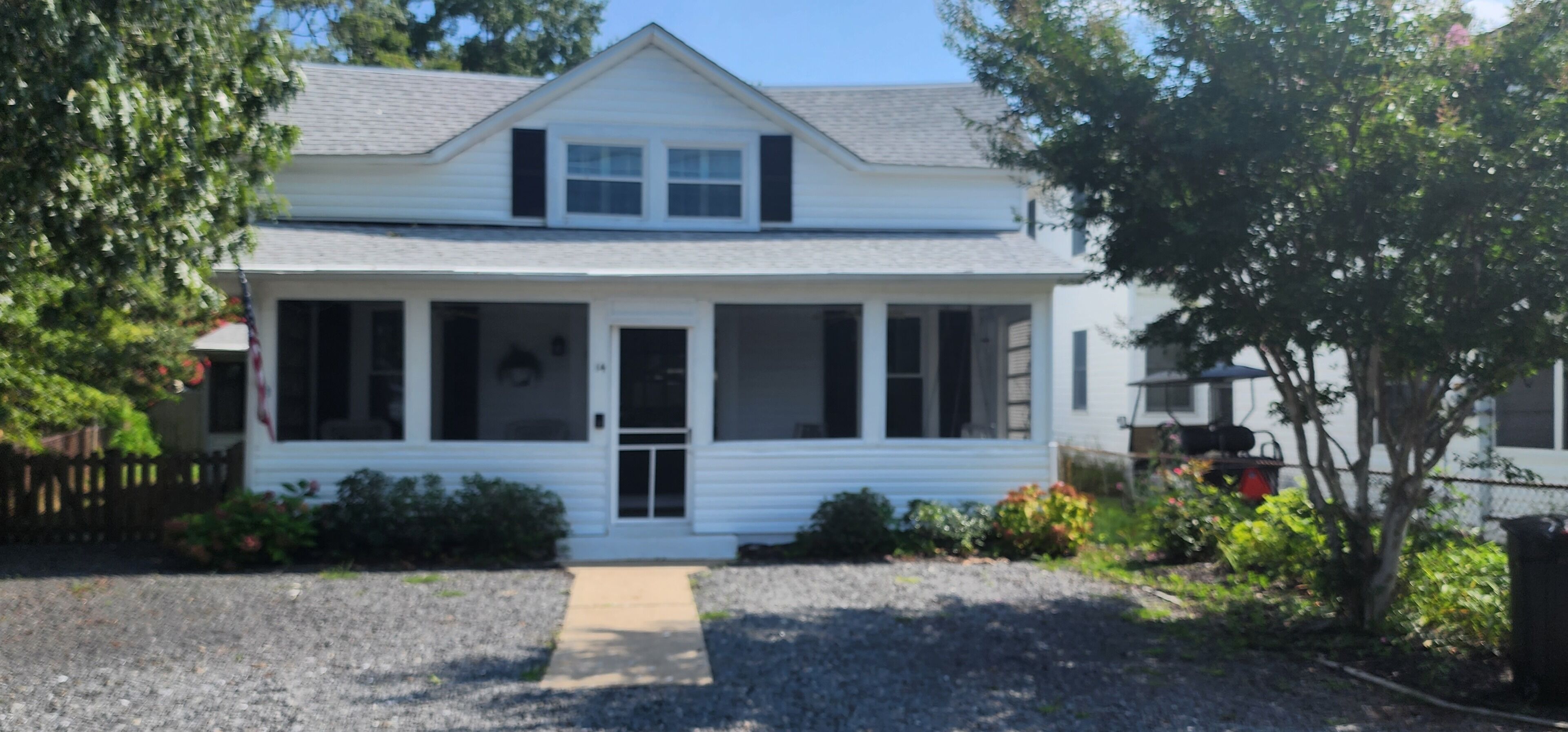 Welcome to L'eau & Behold. Just 250 steps to the beach!