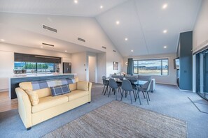 Smart TV, fireplace - 31 On Boundary Terrace (Twizel)