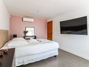 4 bedrooms, iron/ironing board, WiFi, bed sheets - Villa Massilia - Welkeys (Aubagne)
