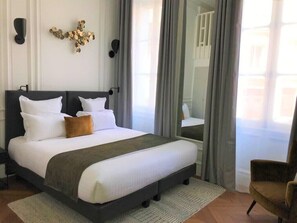 1 habitación, tabla de planchar con plancha, wifi y ropa de cama
