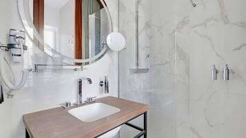 Bathtub, hair dryer, towels