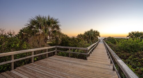 Ocean Air, Brand-New Flair — Renovated Pool View Retreat