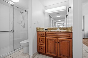 Suihkun ja ammeen yhdistelmä, pyyhkeet