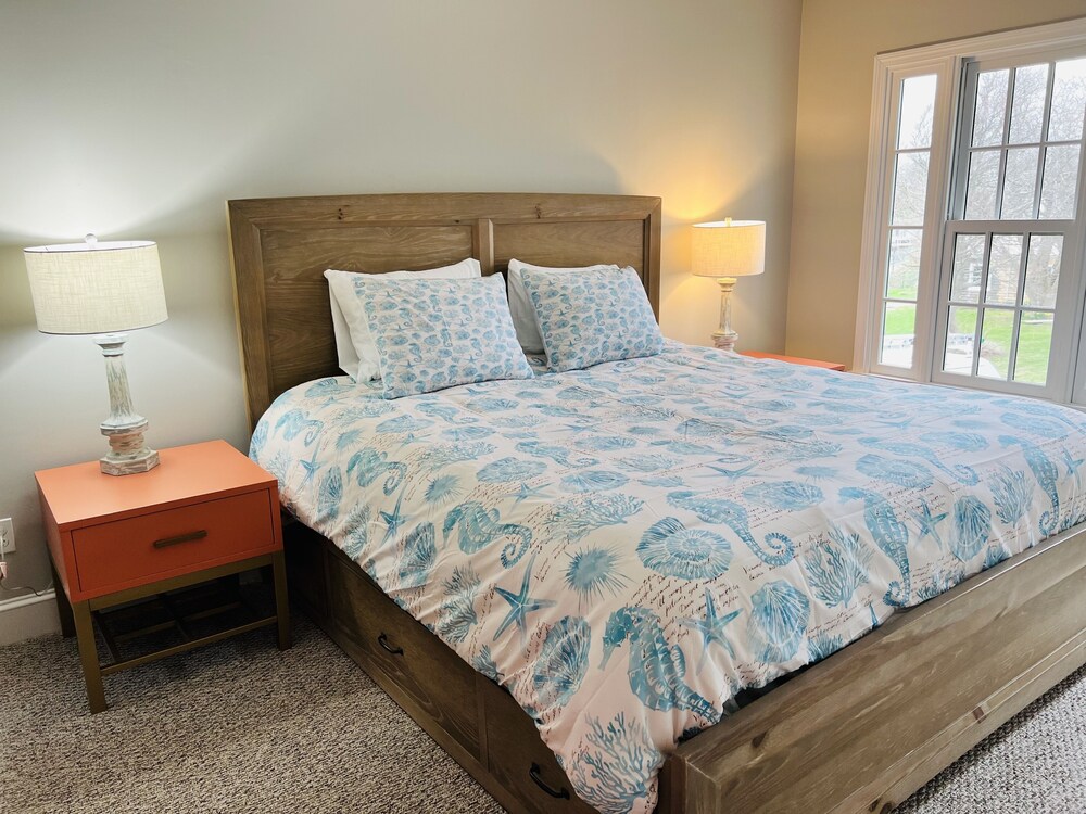 The Mermaid’s Cottage private beach included! Newport Vrbo