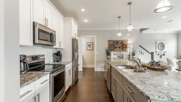 Coffee/tea maker, fridge, microwave, oven