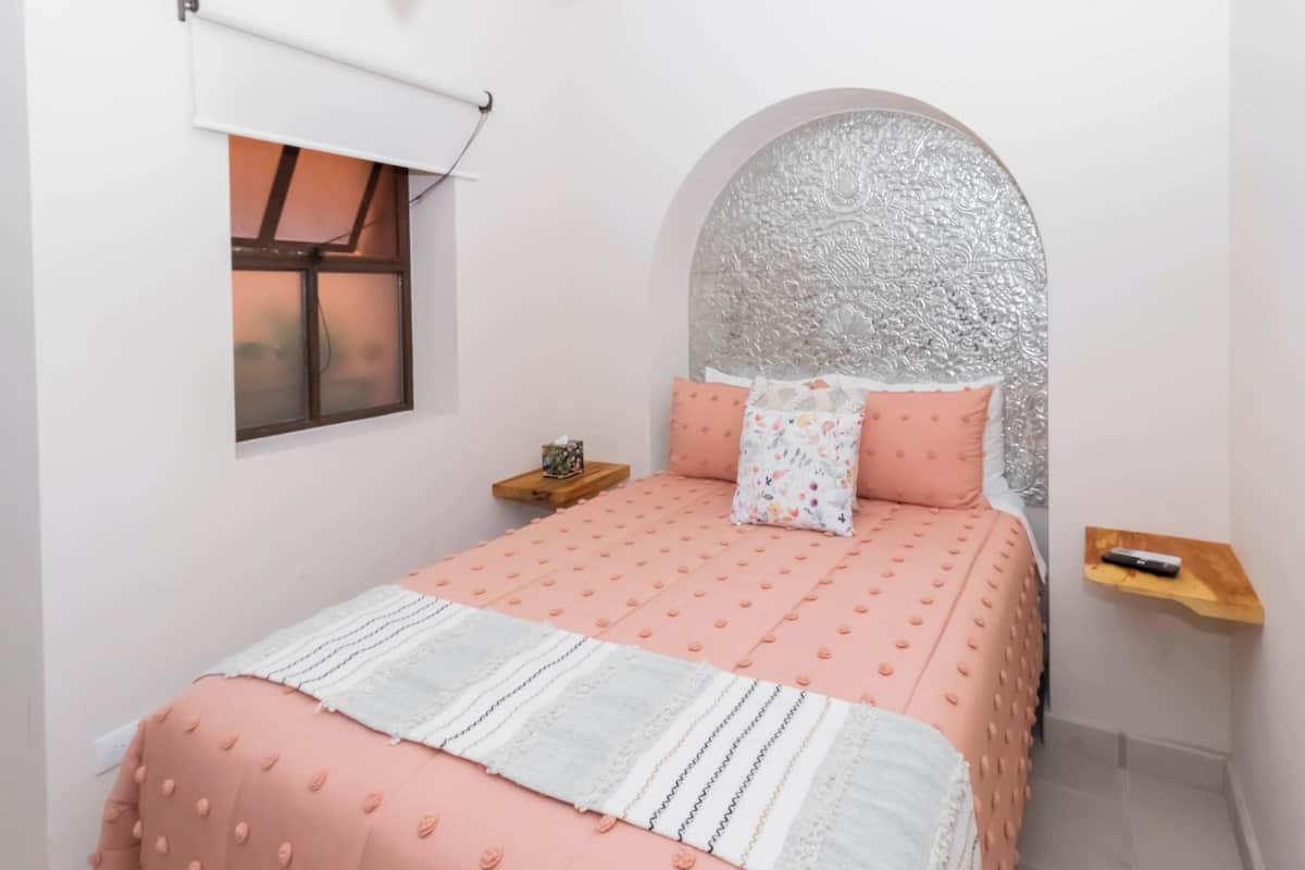 Deluxe Room | 1 bedroom, premium bedding, Select Comfort beds, minibar