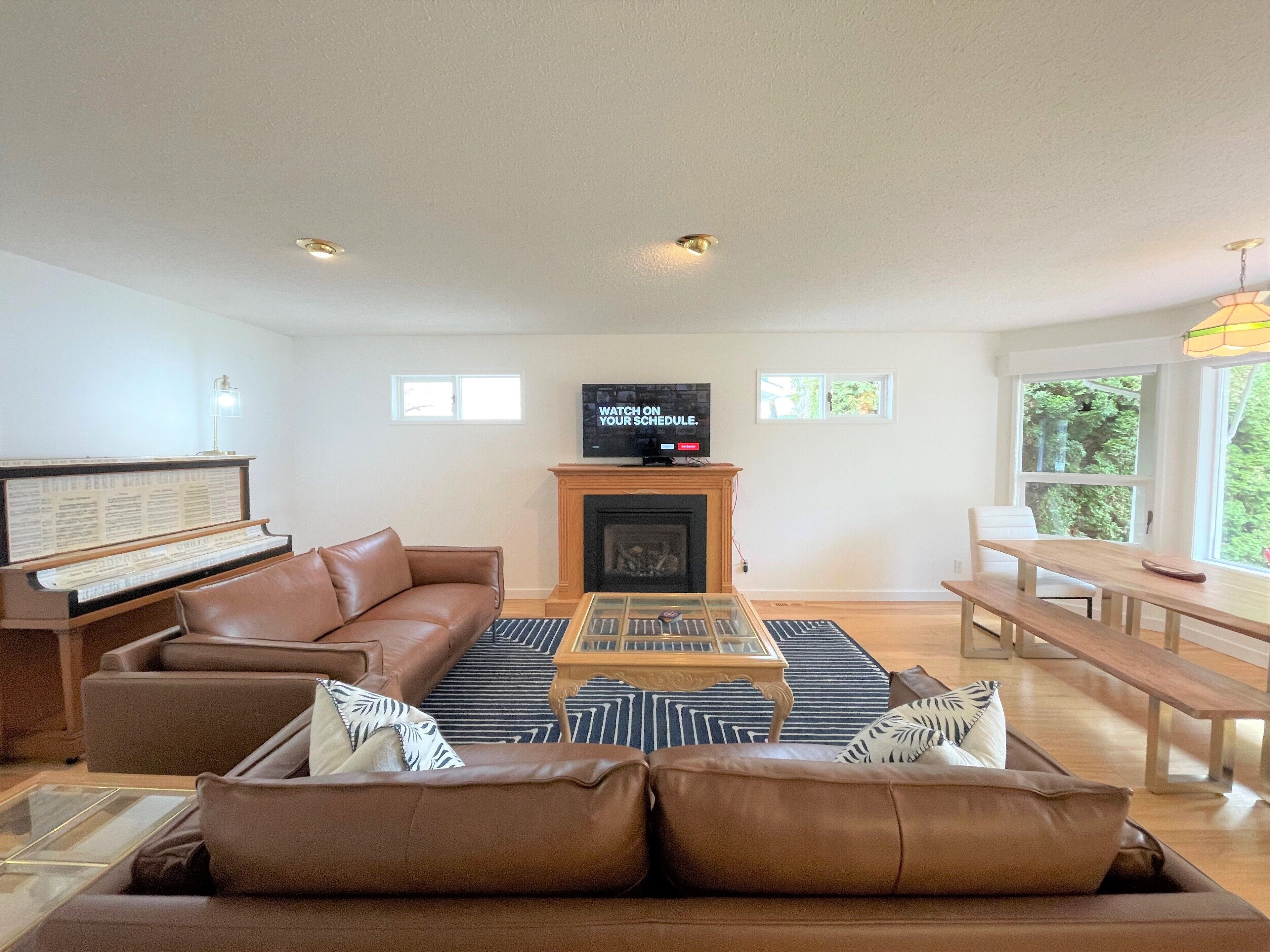 Spacious Bungalow w/ Private Pathway to Shuswap Lake. Comes with Buoy!